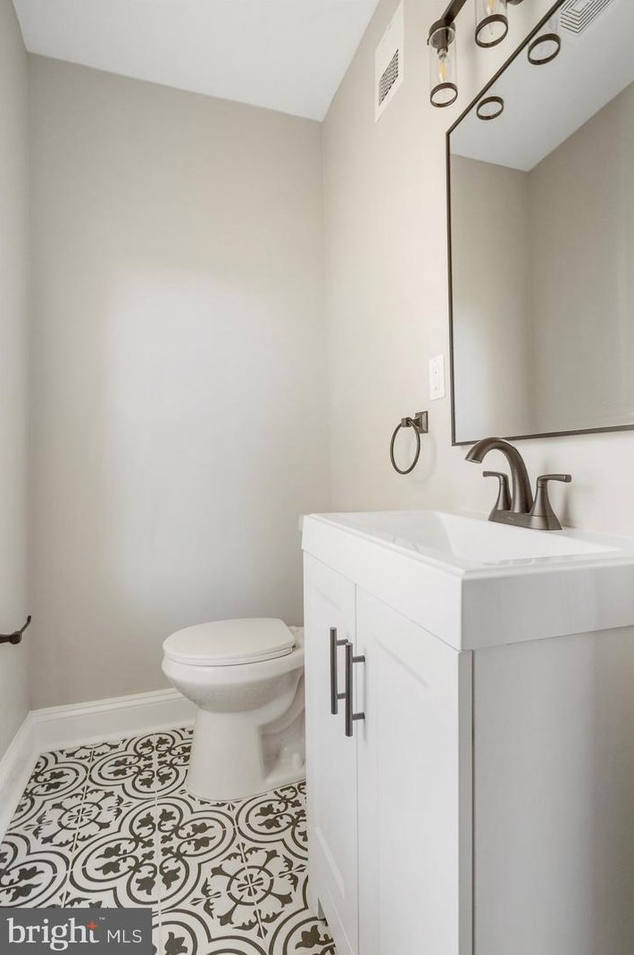 1906 Barclay St, Baltimore MD  21218-6128 exterior