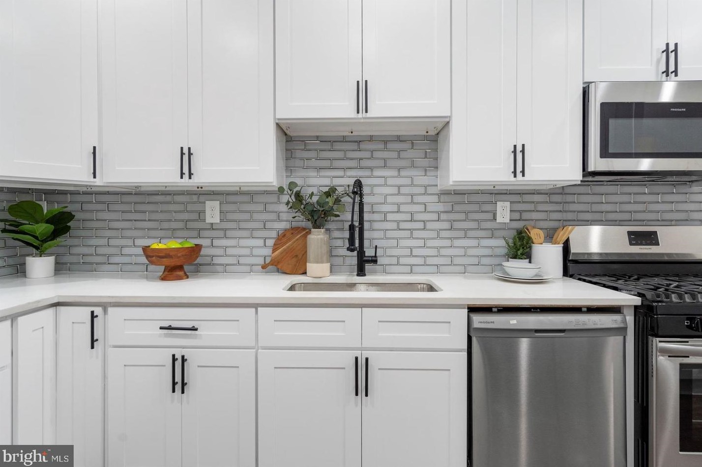 1906 Barclay St, Baltimore MD  21218-6128 exterior