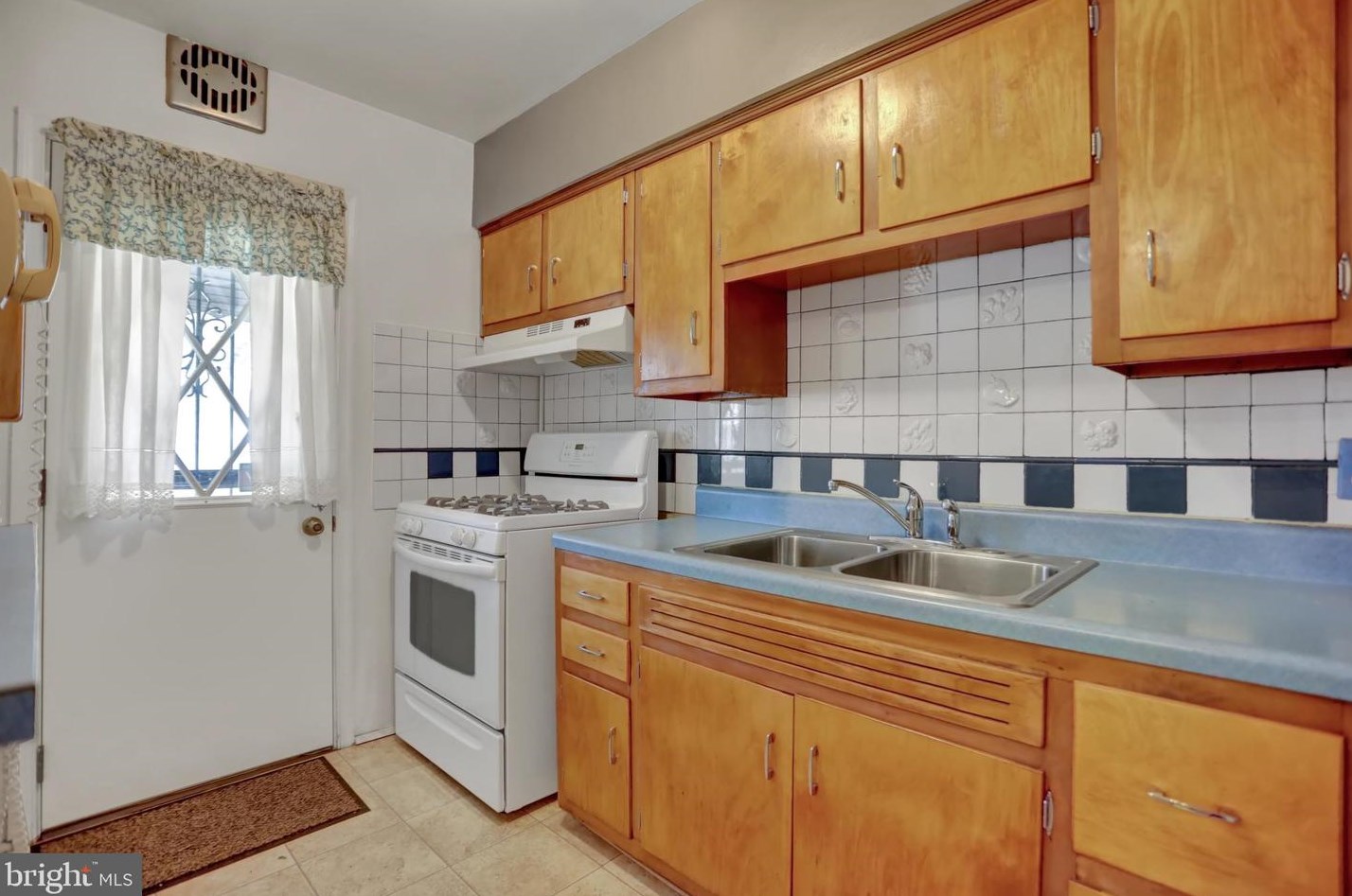 2107 Braddish Ave, Baltimore MD  21216-2914 exterior