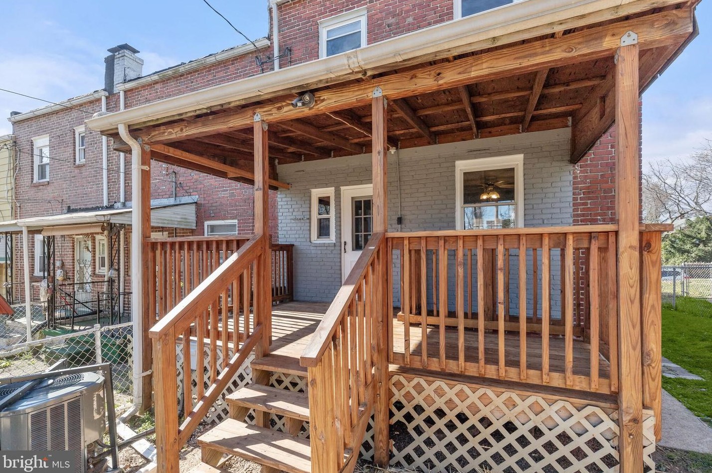616 Washburn Ave, Baltimore MD  21225-2133 exterior