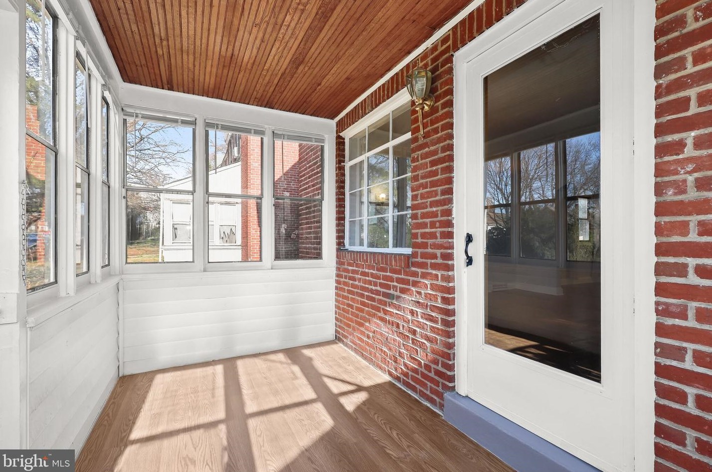 616 Washburn Ave, Baltimore MD  21225-2133 exterior