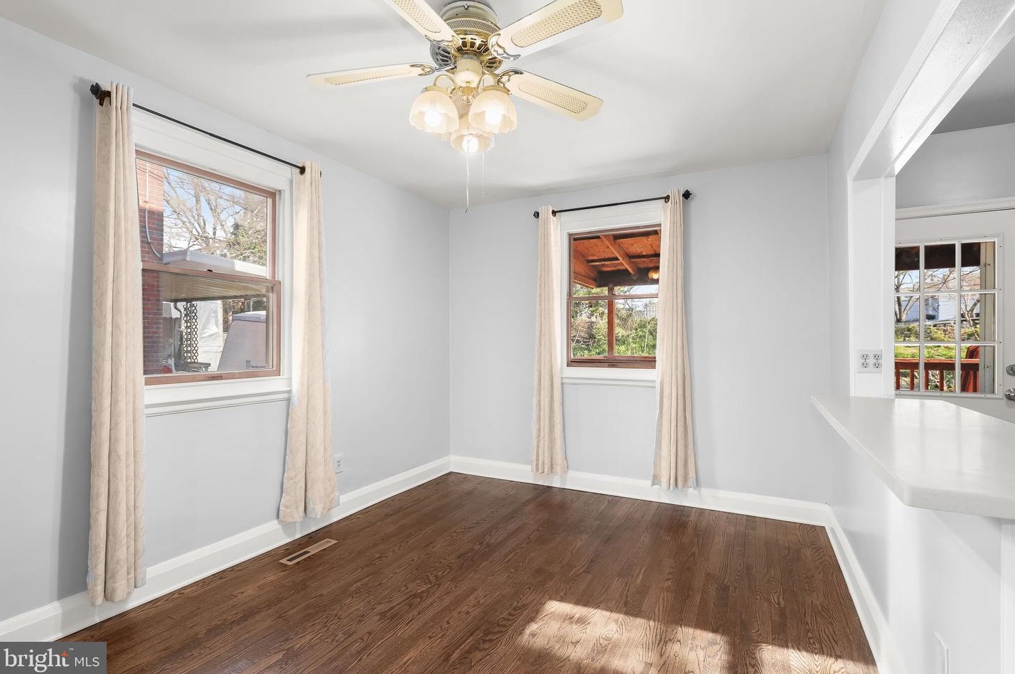616 Washburn Ave, Baltimore MD  21225-2133 exterior