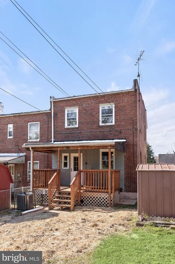 616 Washburn Ave, Baltimore MD  21225-2133 exterior