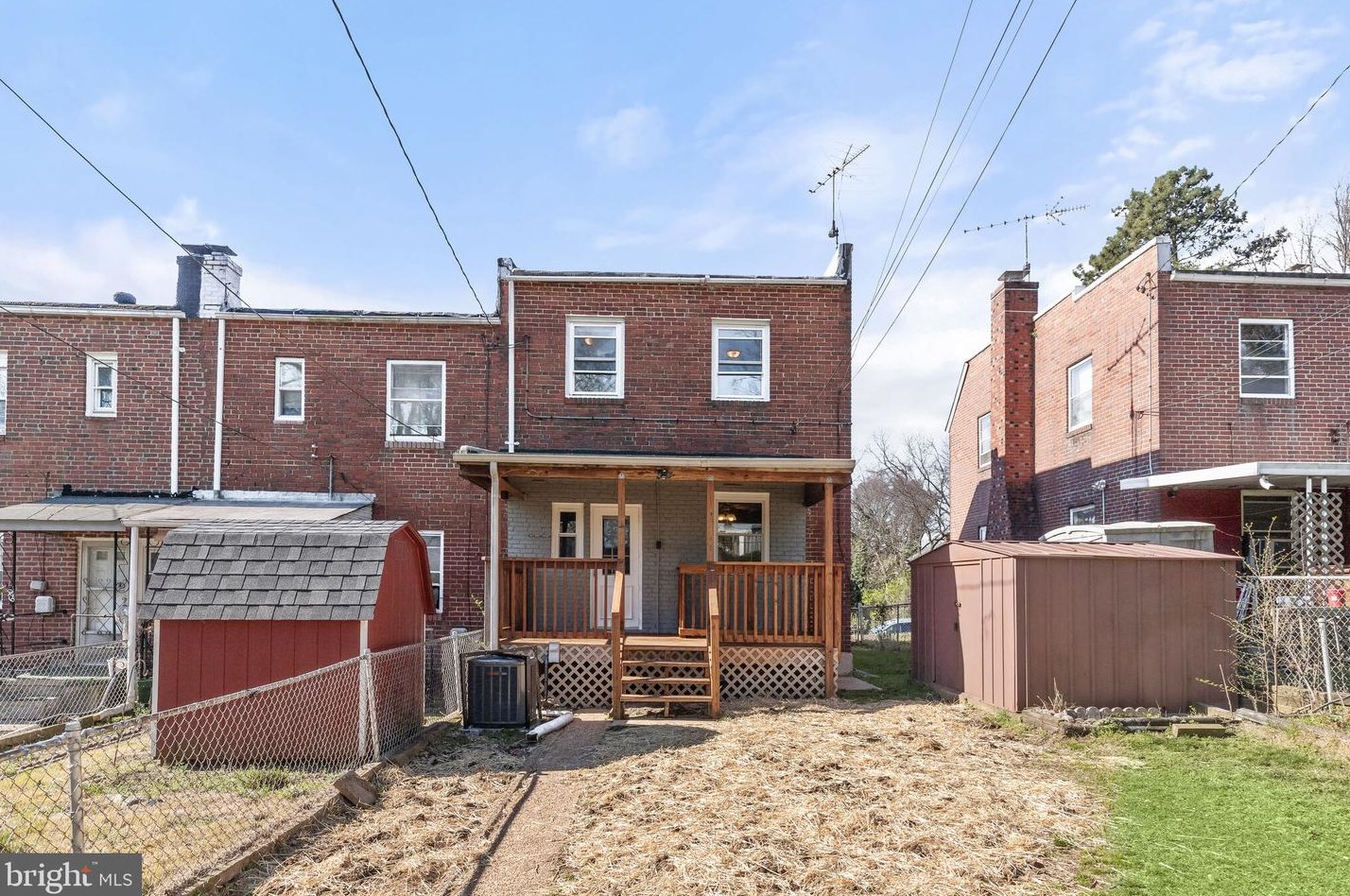 616 Washburn Ave, Baltimore MD  21225-2133 exterior