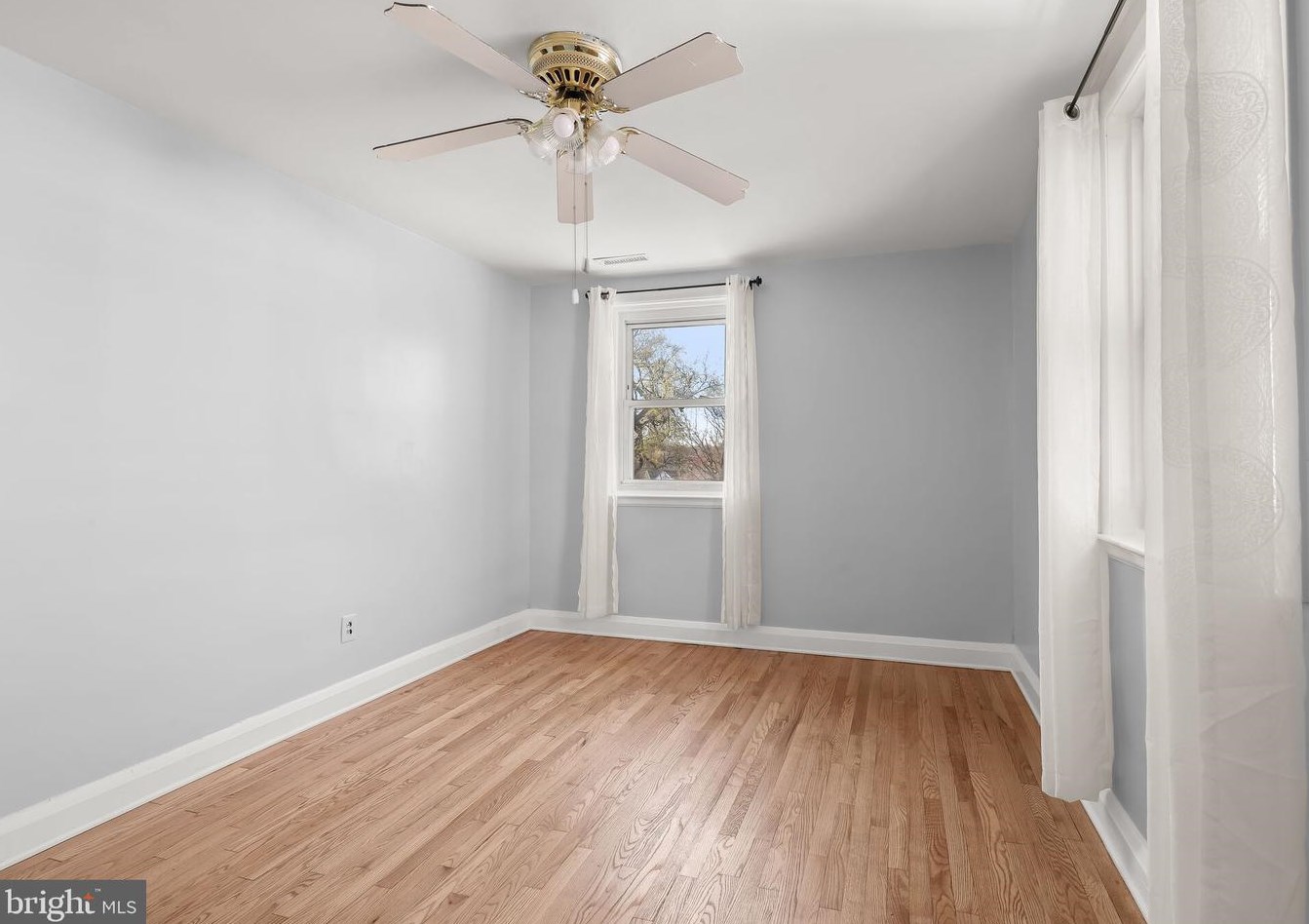 616 Washburn Ave, Baltimore MD  21225-2133 exterior