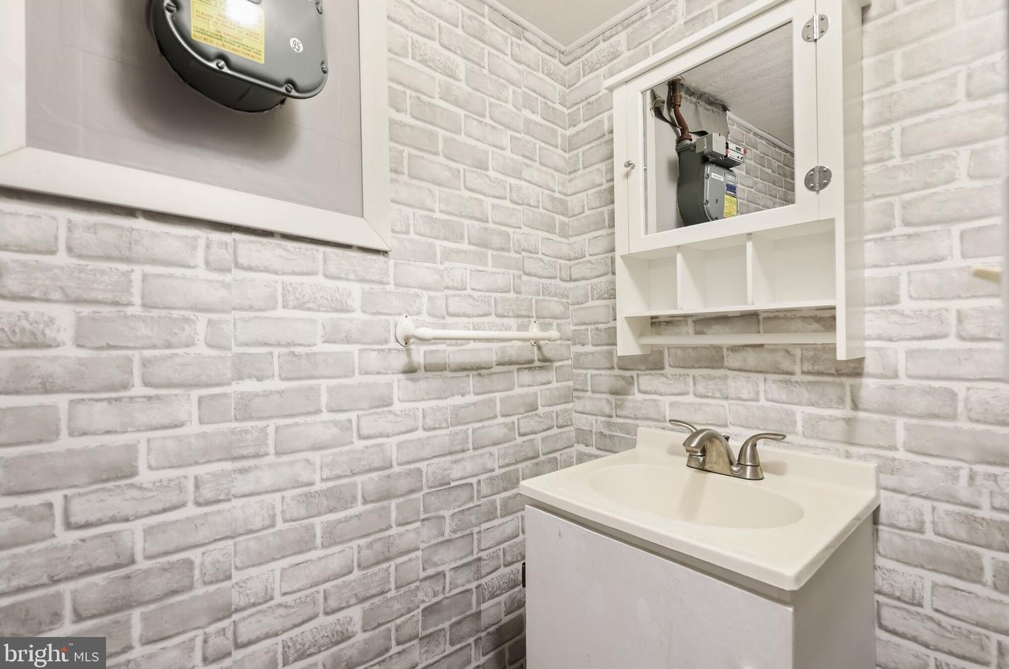 616 Washburn Ave, Baltimore MD  21225-2133 exterior