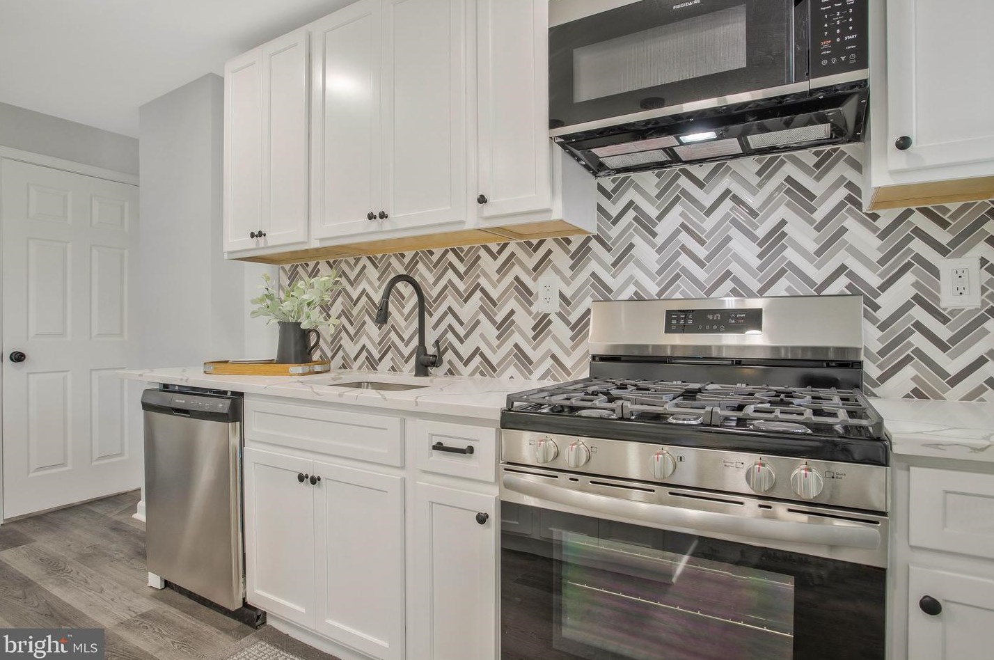 4439 Pen Lucy Rd, Baltimore MD 21229-2842 exterior