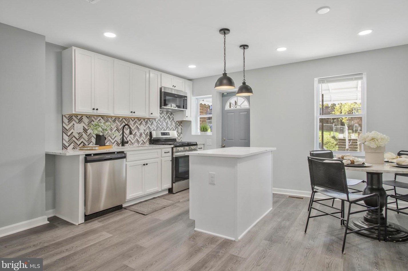 4439 Pen Lucy Rd, Baltimore MD 21229-2842 exterior