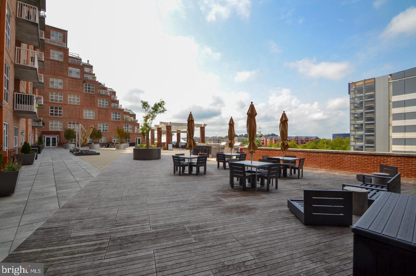 250 President St, Baltimore MD  21202-4436 exterior