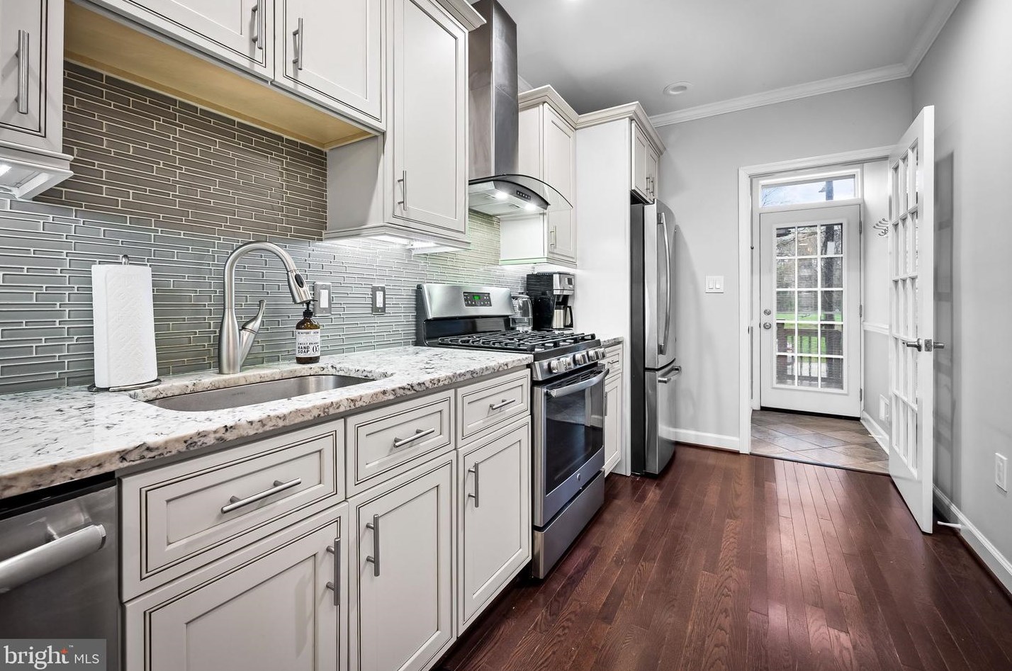 617 33 St, Baltimore MD 21211-2710 exterior