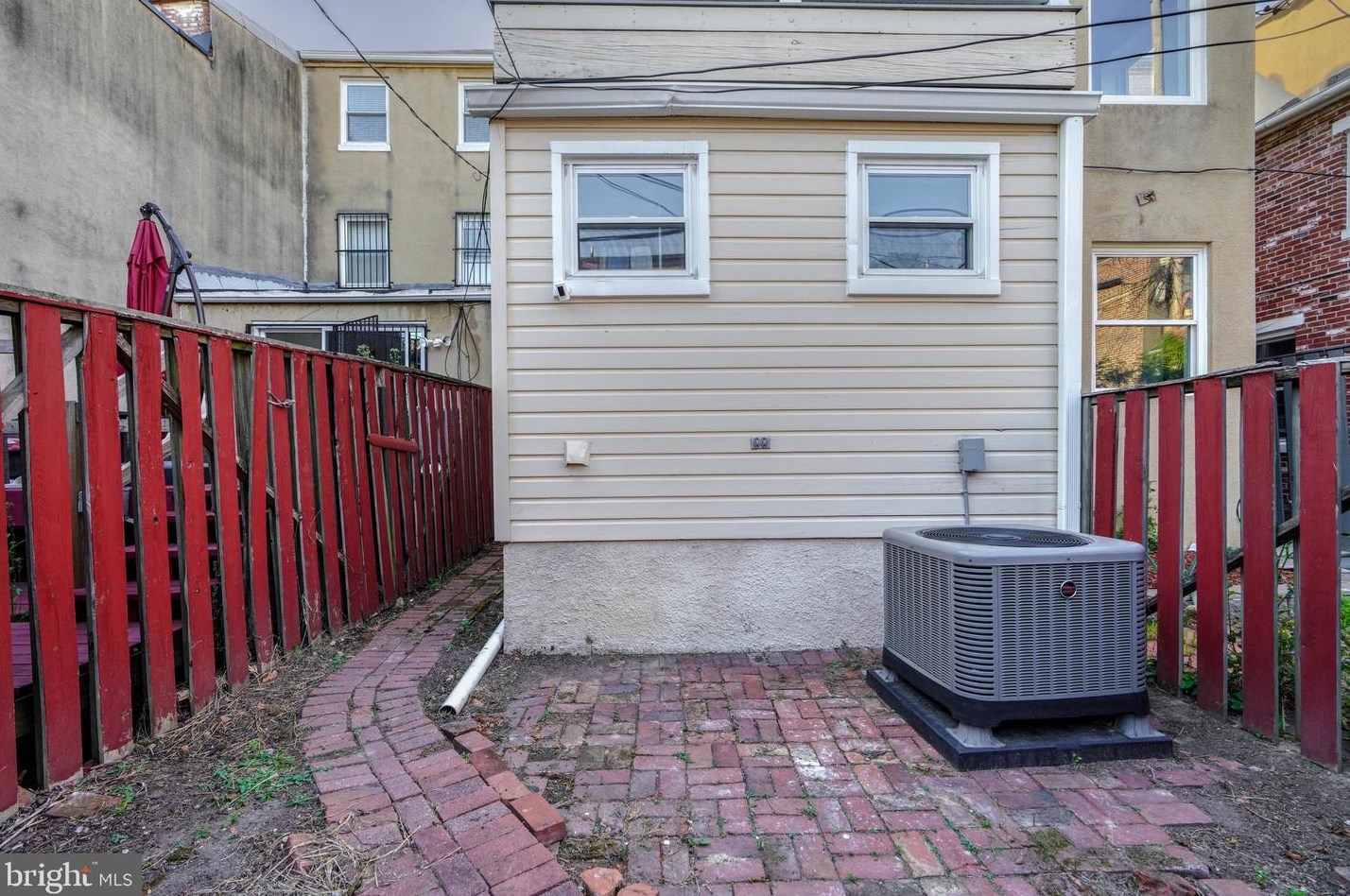 639 Portland St, Baltimore MD  21230-2213 exterior