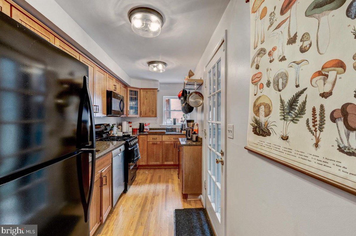 723 Hanover St, Baltimore MD  21230-3832 exterior