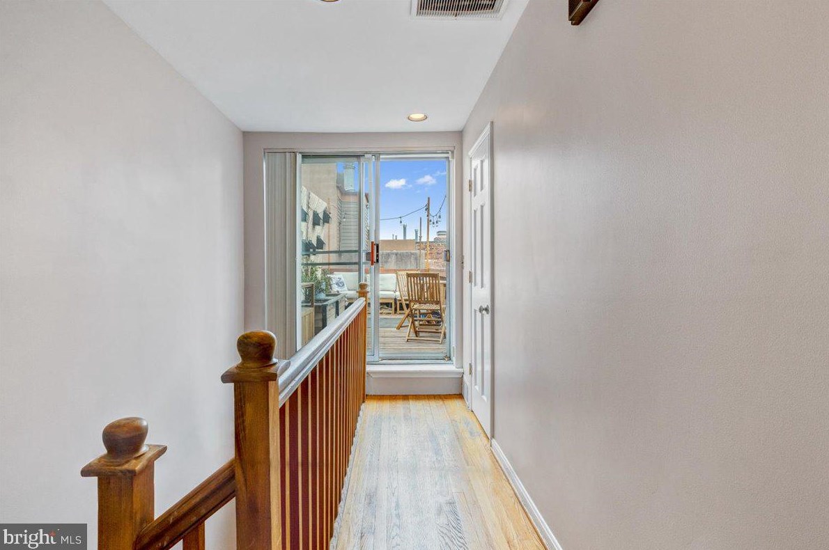 723 Hanover St, Baltimore MD  21230-3832 exterior
