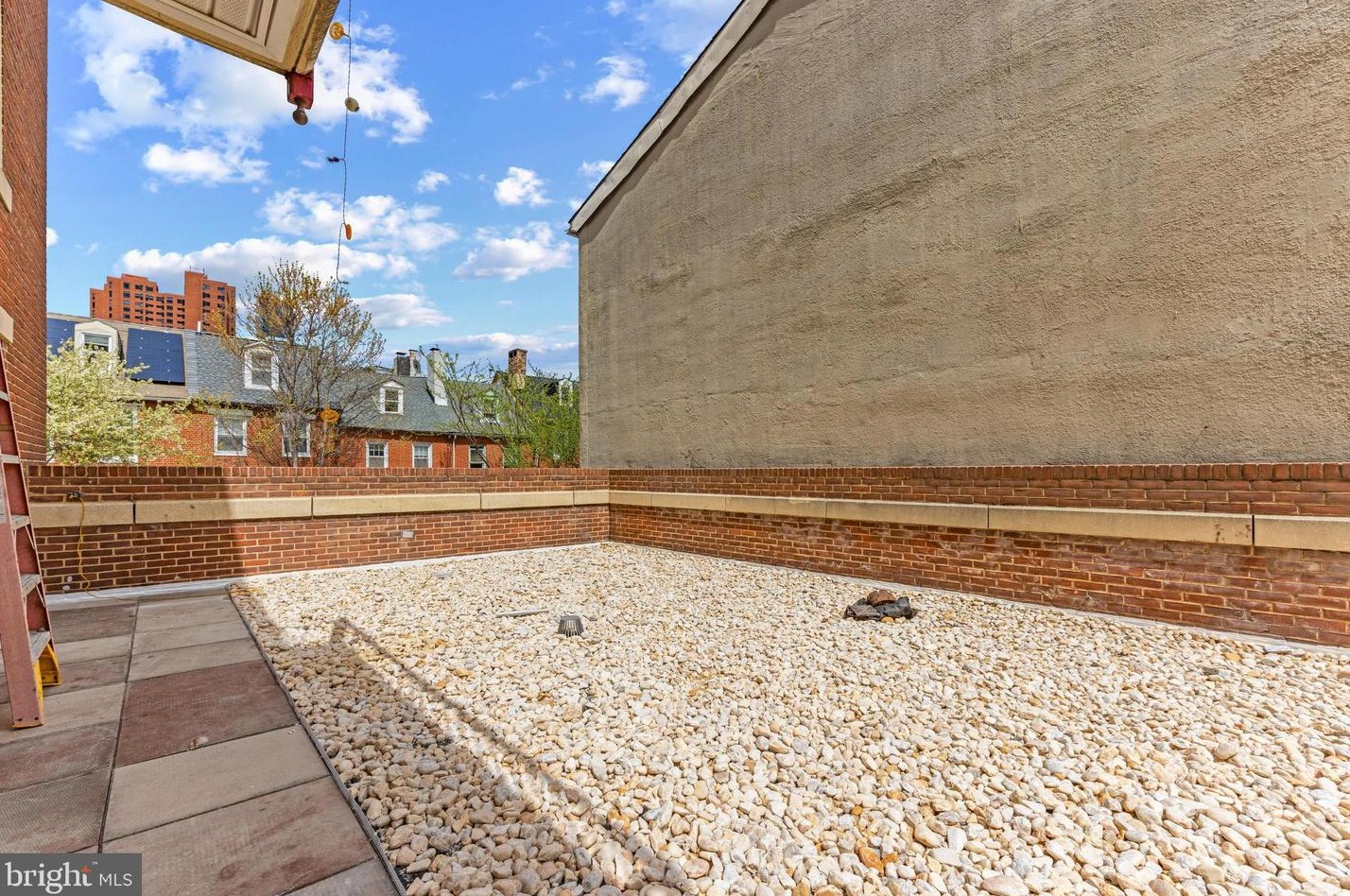 911 Charles St, Baltimore MD  21201-5341 exterior