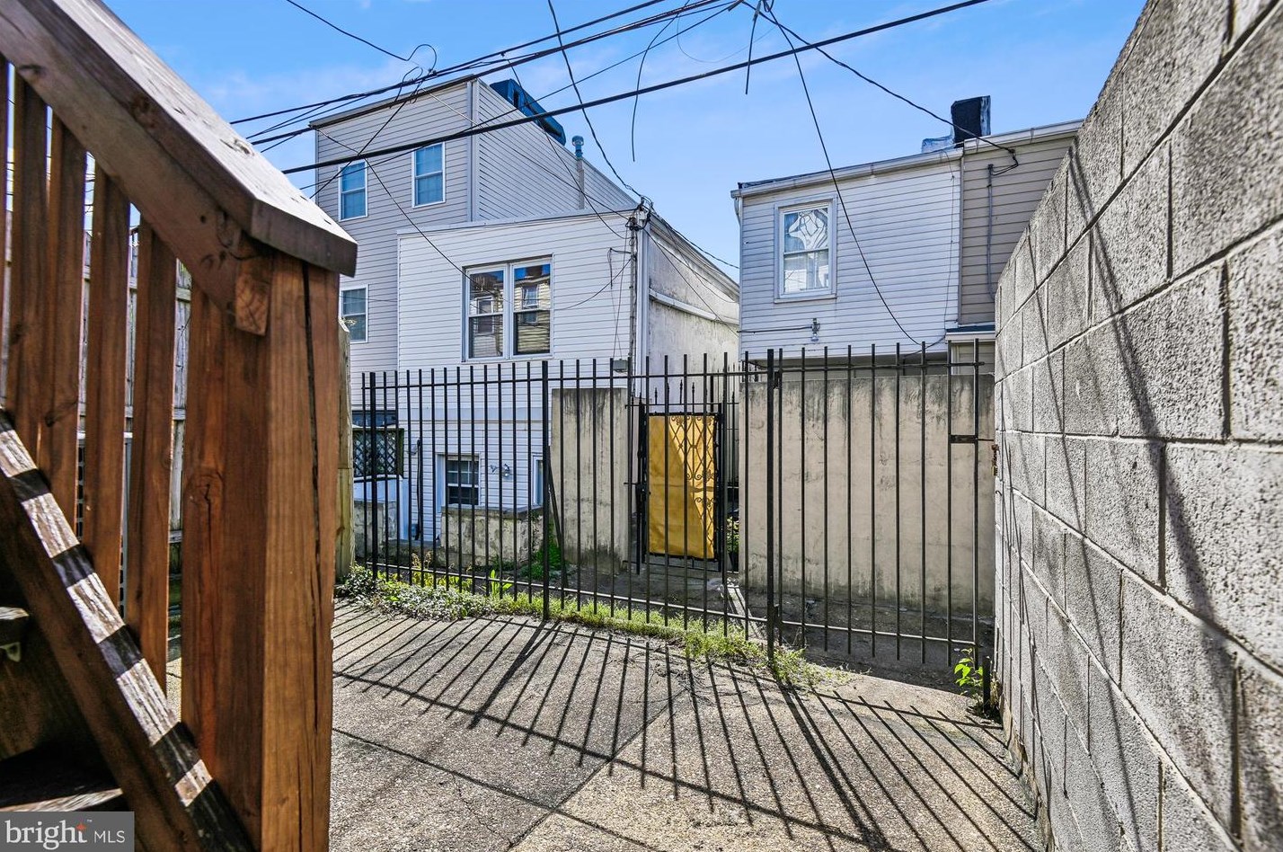 806 Streeper St, Baltimore MD  21224-1725 exterior