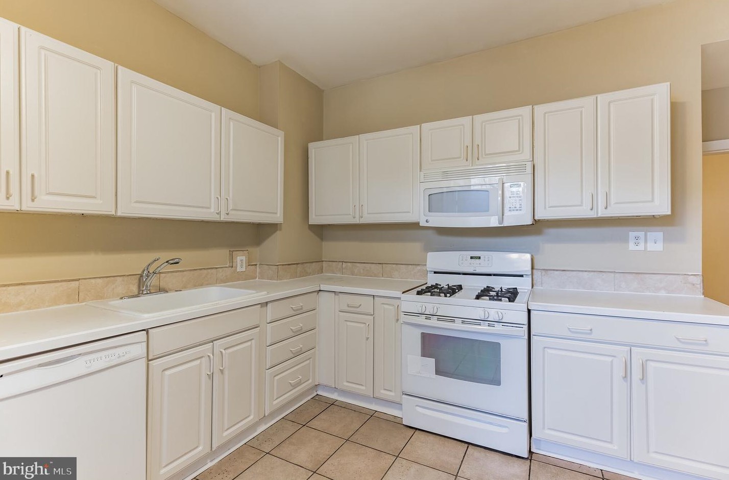 3014 Clifton Park Ter, Baltimore MD  21213-1136 exterior