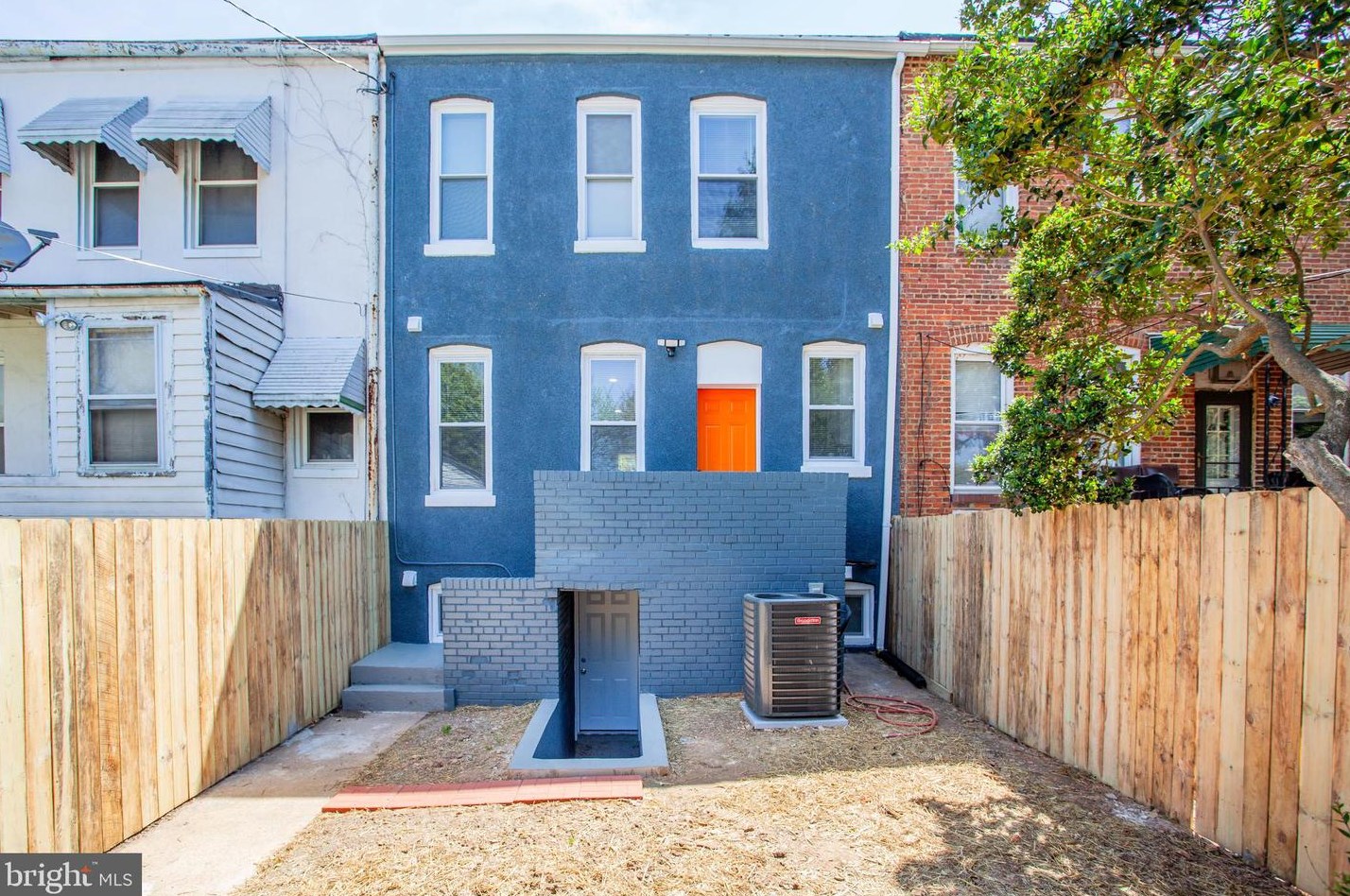 3708 5th St, Baltimore MD  21225-2032 exterior