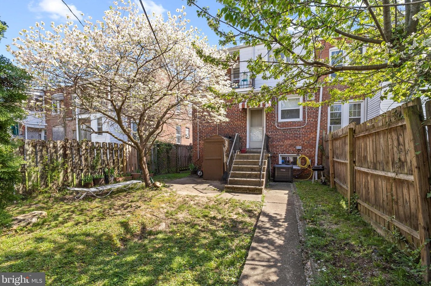 818 35th St, Baltimore MD  21218-2930 exterior