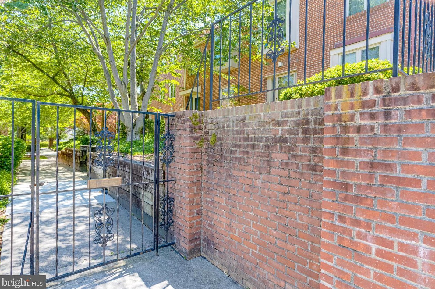 1208 Linden Grn, Baltimore MD 21217-3600 exterior