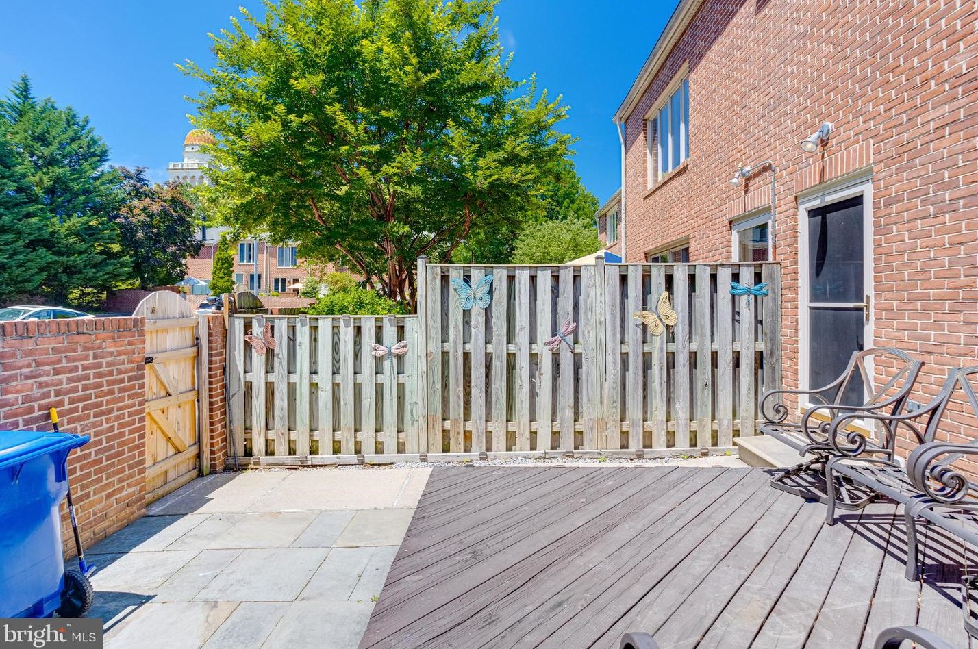 1208 Linden Grn, Baltimore MD 21217-3600 exterior