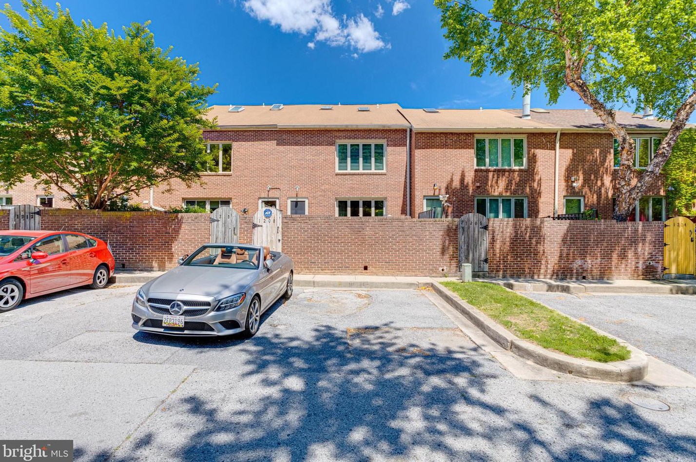 1208 Linden Grn, Baltimore MD 21217-3600 exterior