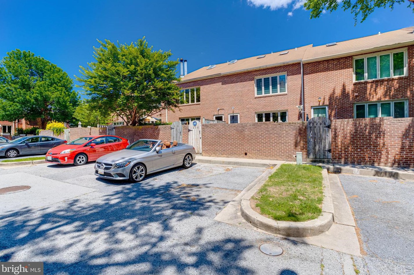 1208 Linden Grn, Baltimore MD 21217-3600 exterior