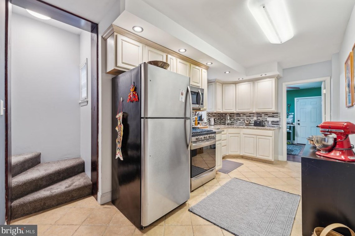 2736 Huntingdon Ave, Baltimore MD  21211-3012 exterior