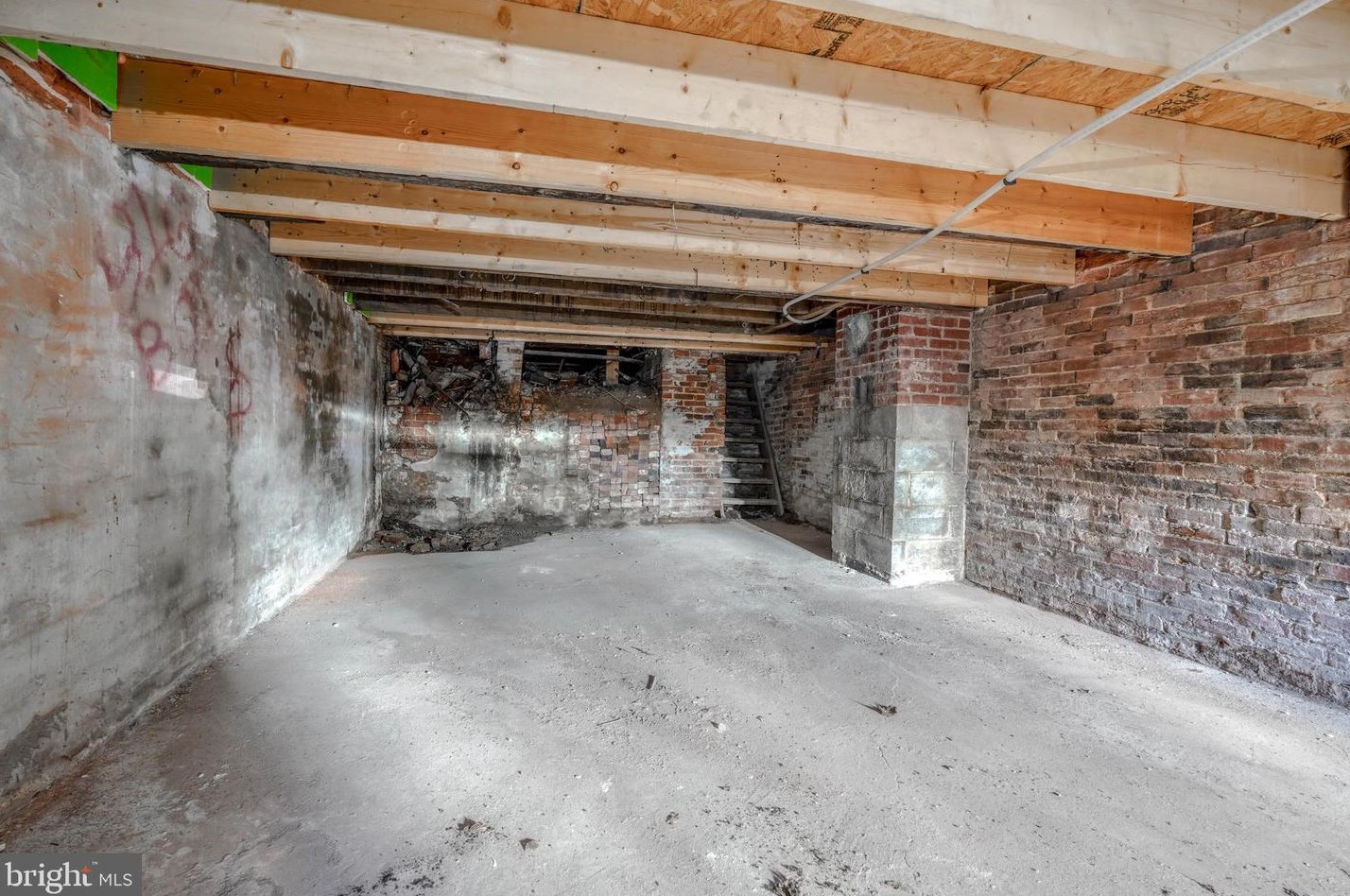 39 Arlington Ave, Baltimore MD  21223-2616 exterior