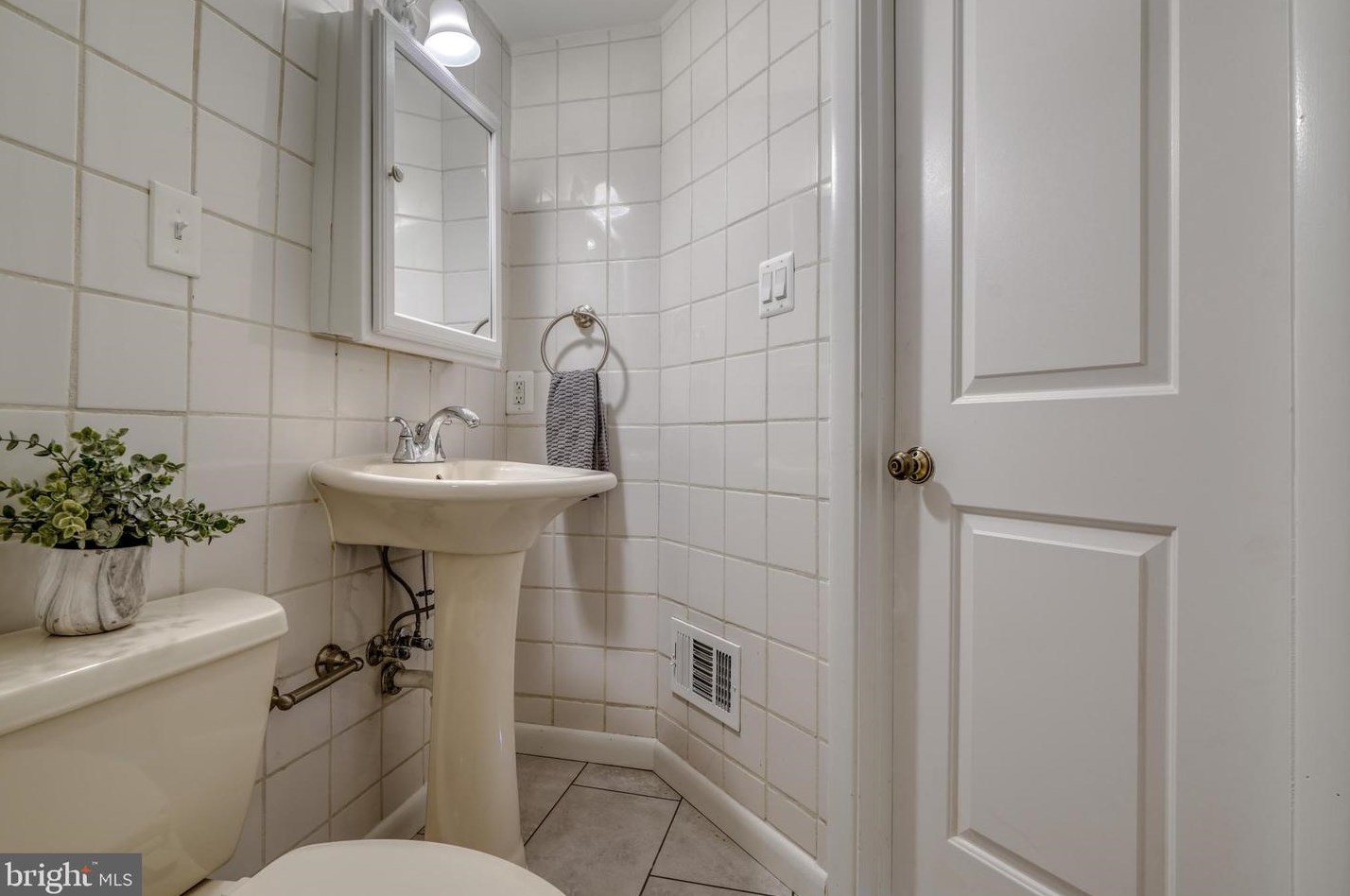 39 Arlington Ave, Baltimore MD  21223-2616 exterior