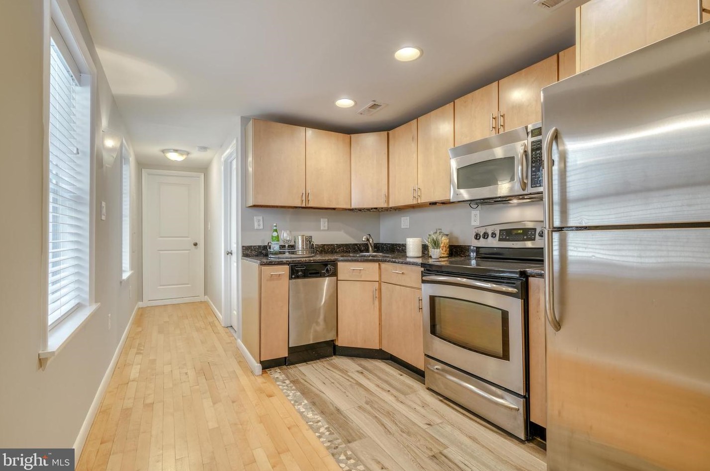 39 Arlington Ave, Baltimore MD  21223-2616 exterior