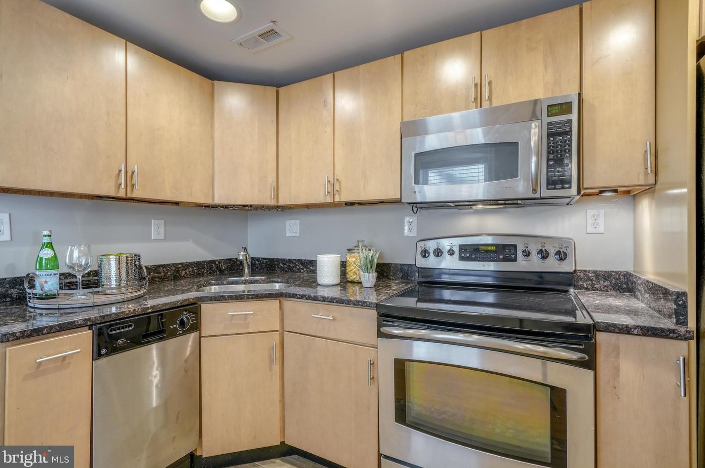 39 Arlington Ave, Baltimore MD  21223-2616 exterior