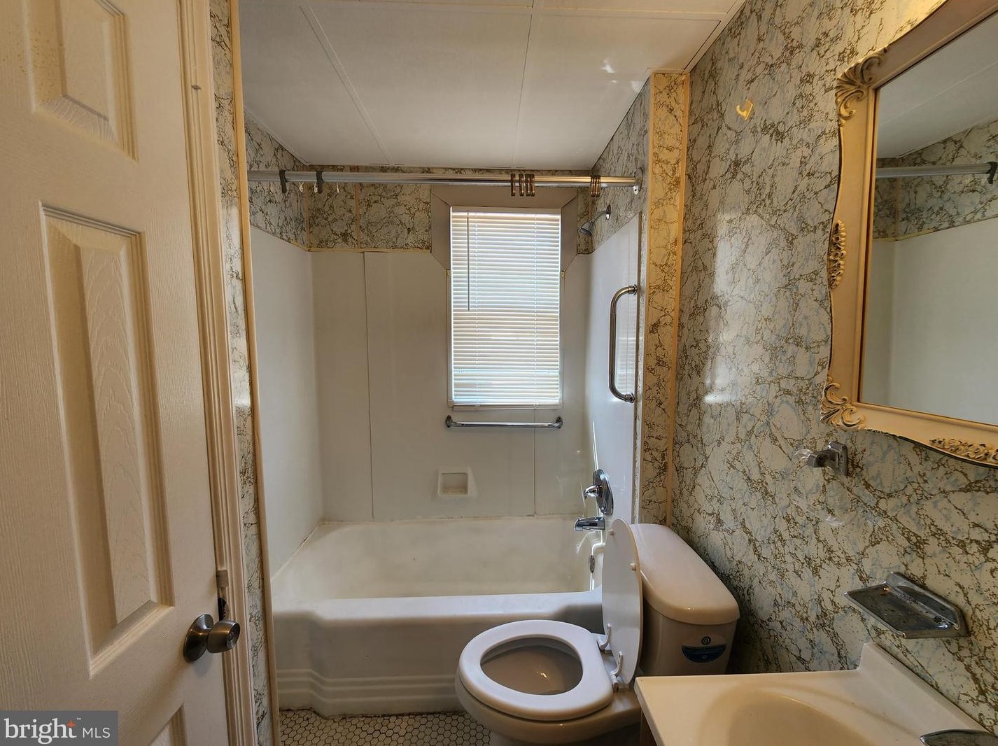 3853 Shannon Dr, Baltimore MD  21213-1826 exterior