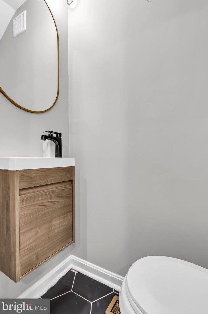 2504 Madison St, Baltimore MD  21205-1702 exterior