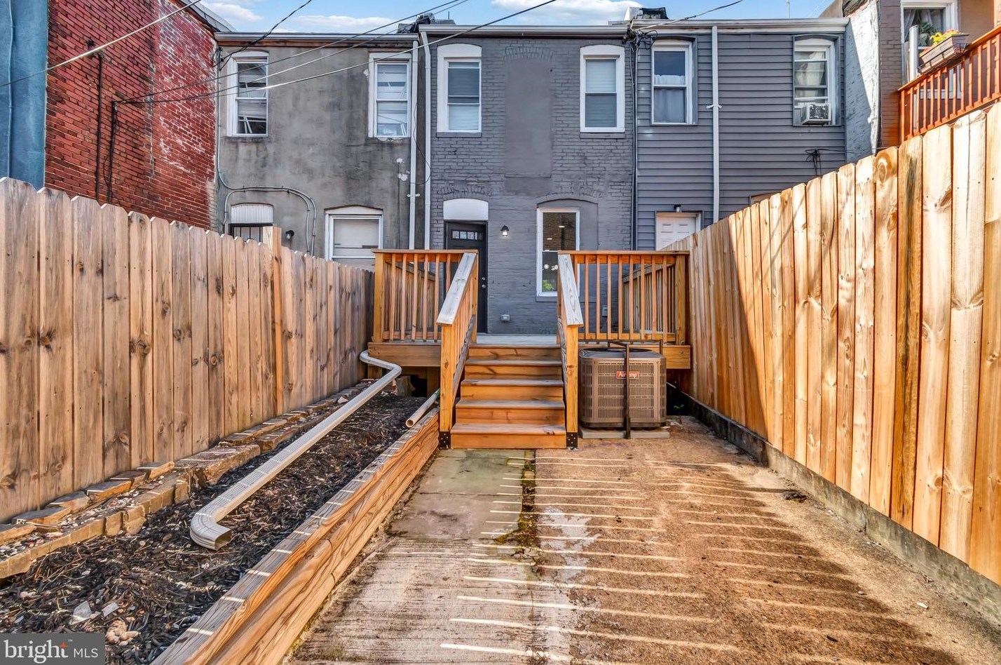 2504 Madison St, Baltimore MD  21205-1702 exterior