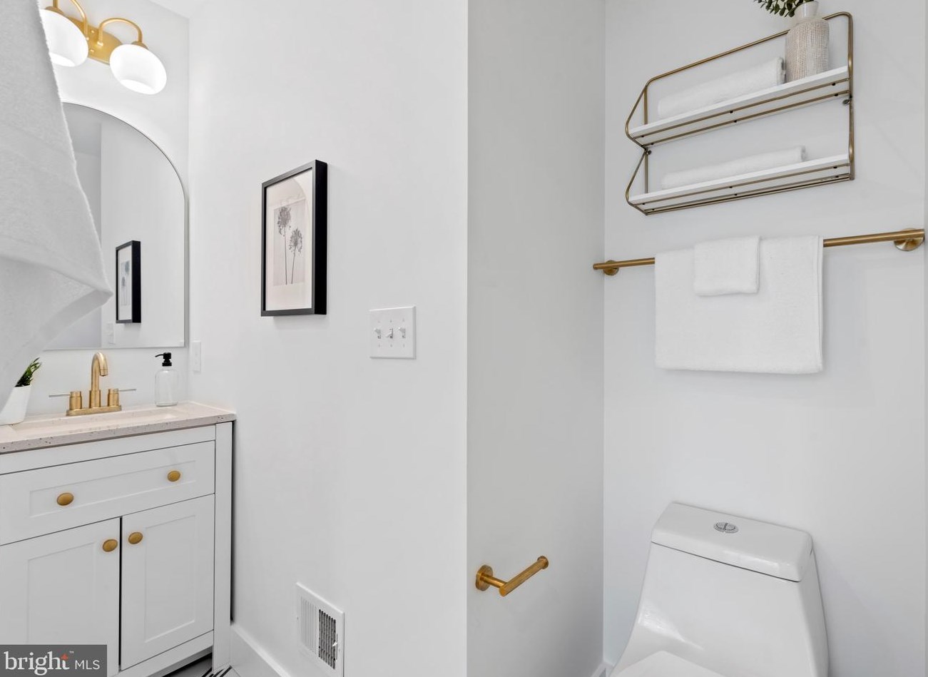 338 Robinson St, Baltimore MD  21224-2216 exterior