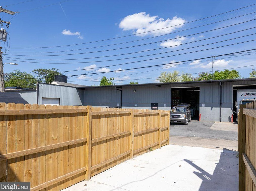 29 Kresson St, Baltimore MD 21224-1710 exterior