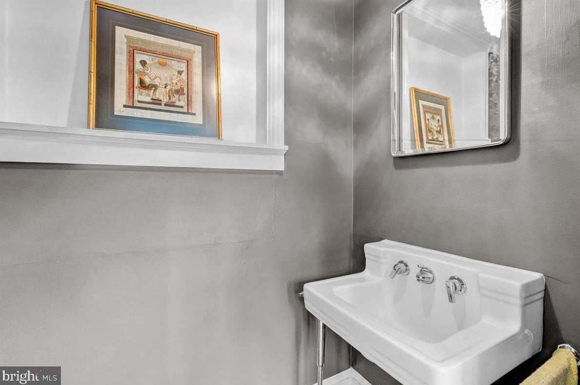 311 Wendover Rd, Baltimore MD  21218-1128 exterior