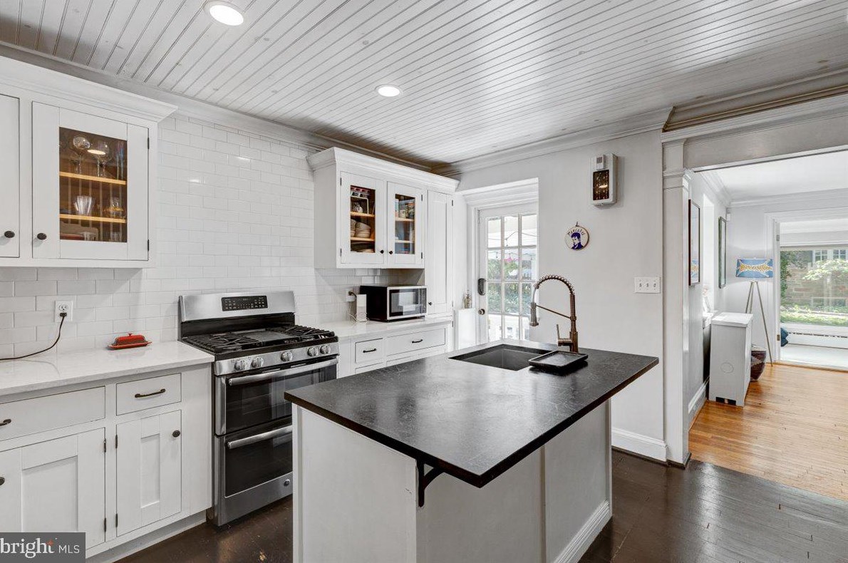 311 Wendover Rd, Baltimore MD  21218-1128 exterior