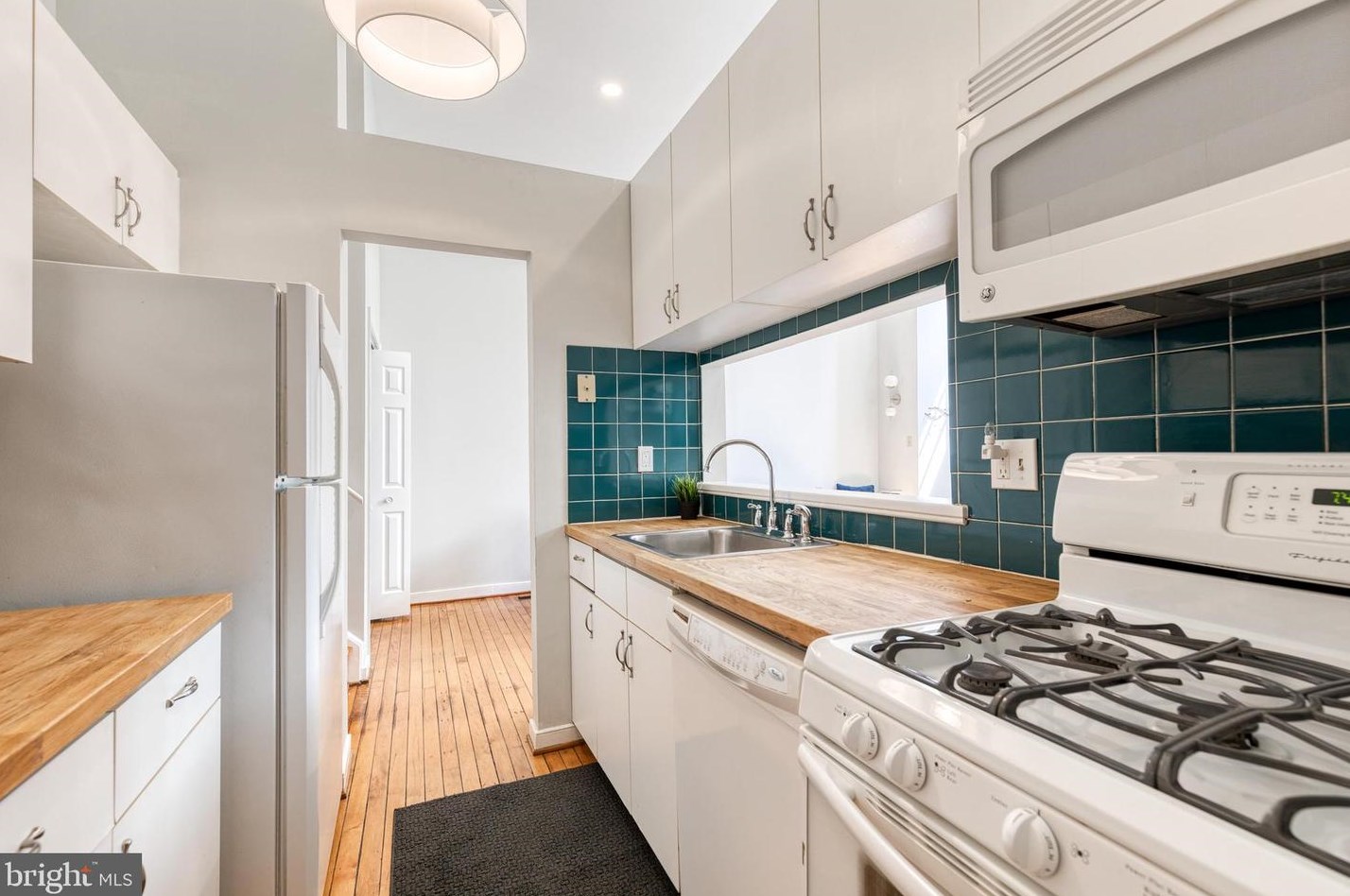 829 Sharp St, Baltimore MD 21201-2413 exterior