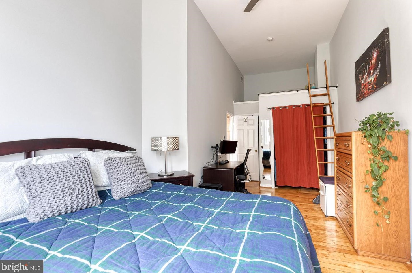 829 Sharp St, Baltimore MD 21201-2413 exterior