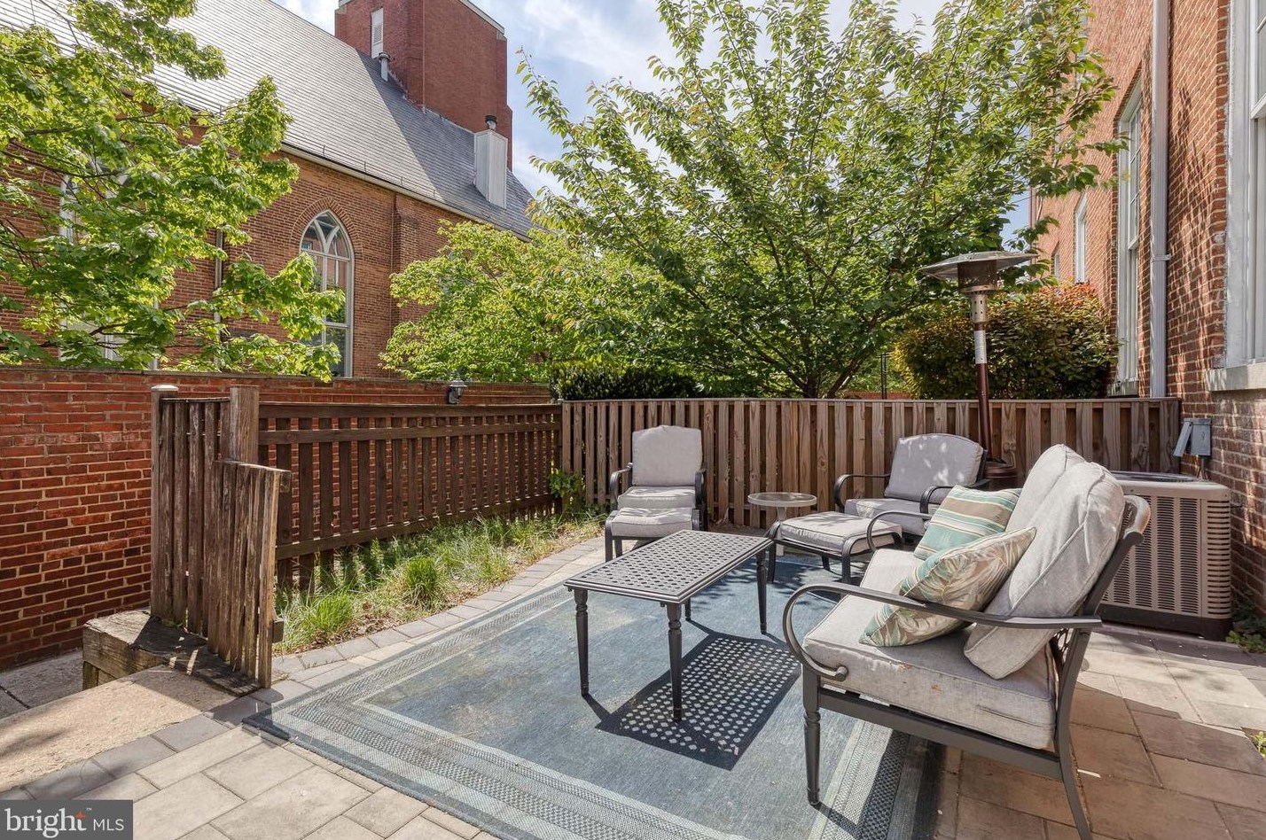 829 Sharp St, Baltimore MD 21201-2413 exterior