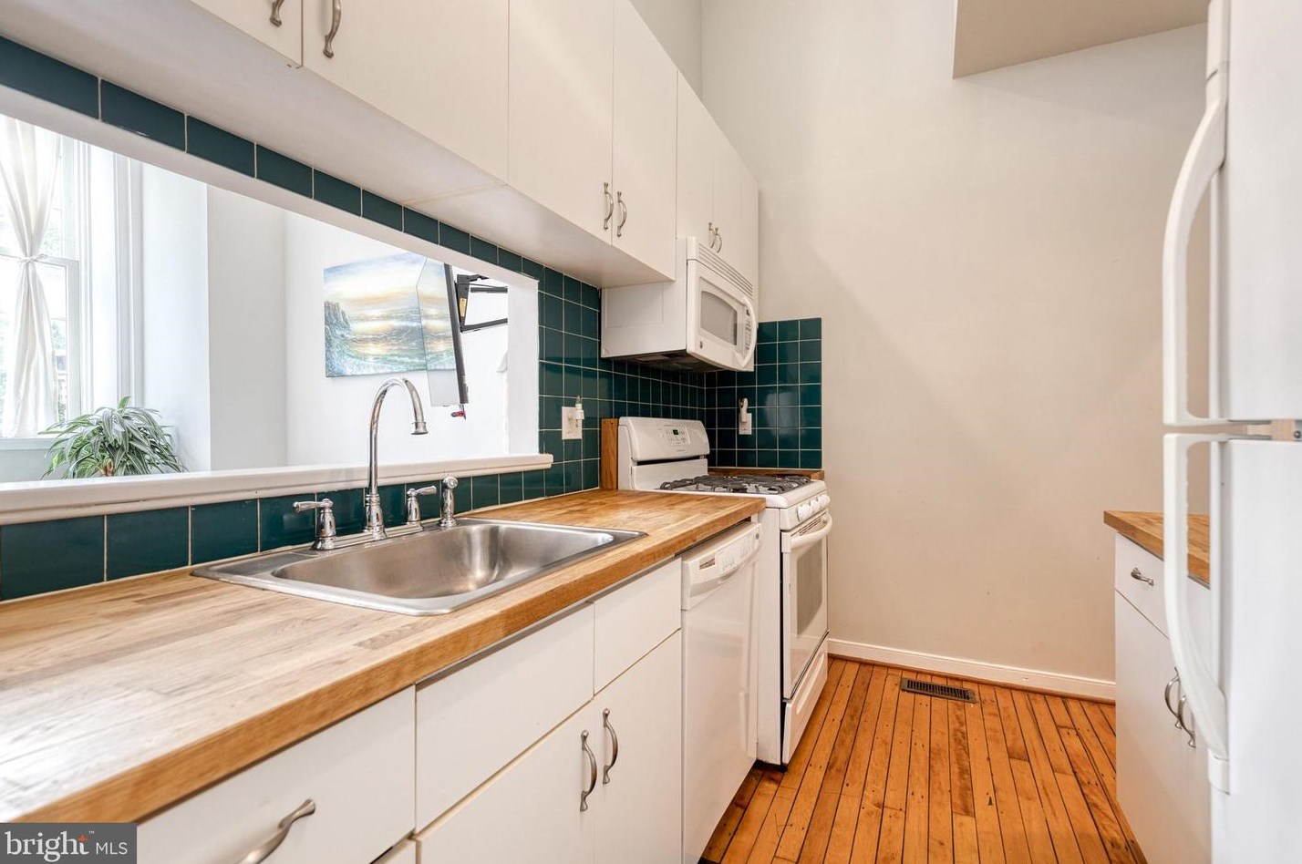 829 Sharp St, Baltimore MD 21201-2413 exterior