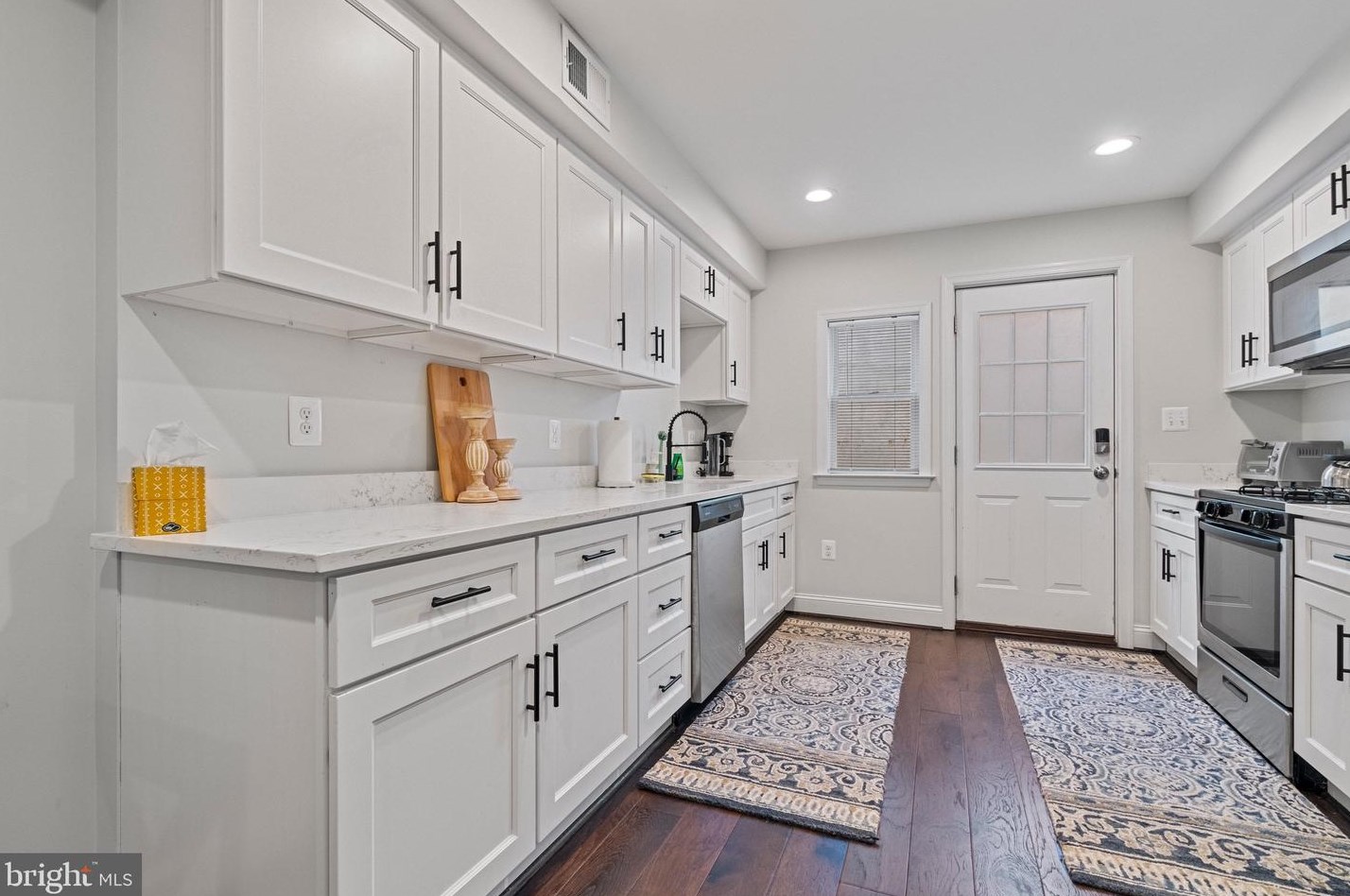 504 Madeira St, Baltimore MD  21205-1607 exterior