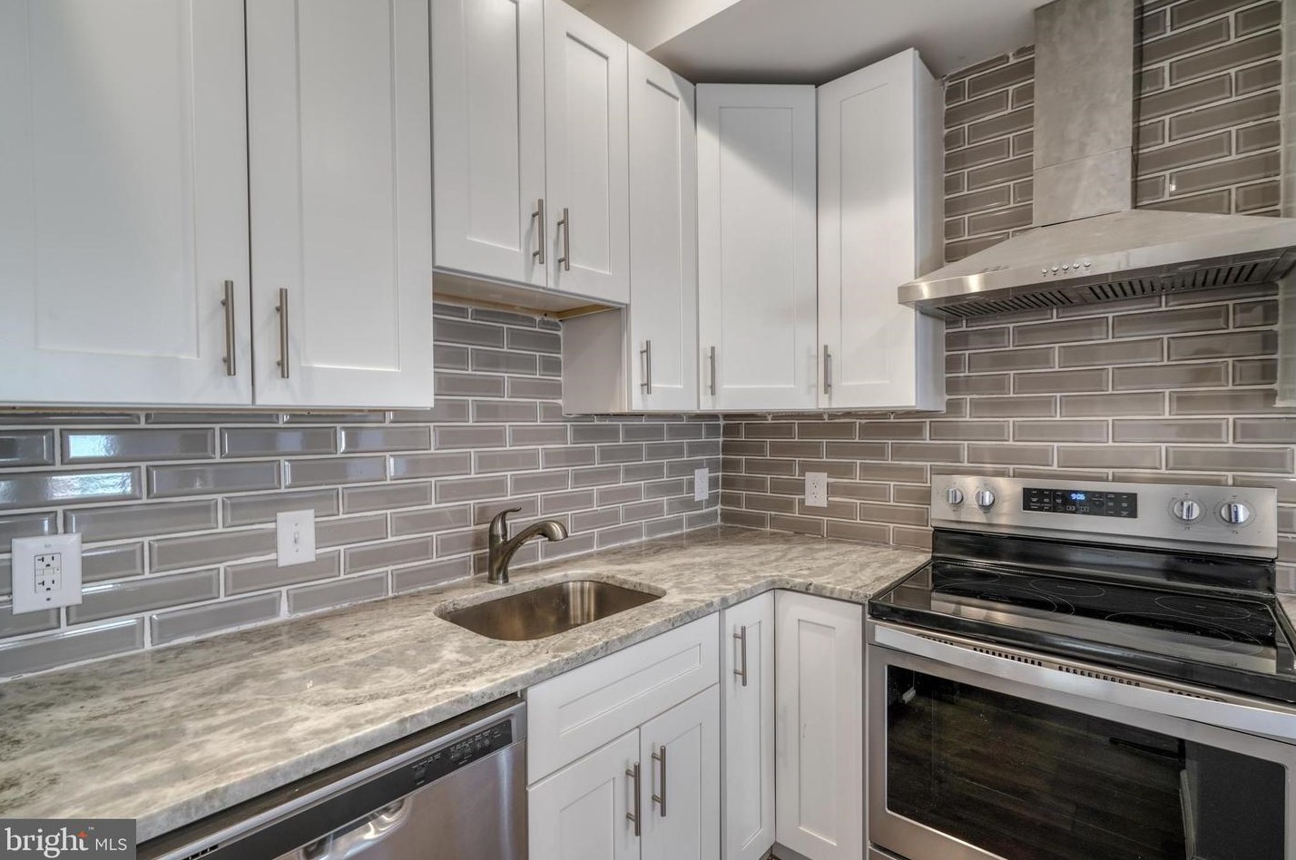 646 Augusta Ave, Baltimore MD  21229-1801 exterior