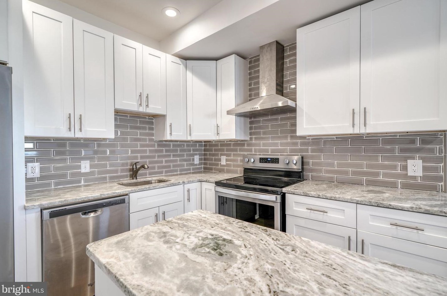 646 Augusta Ave, Baltimore MD  21229-1801 exterior