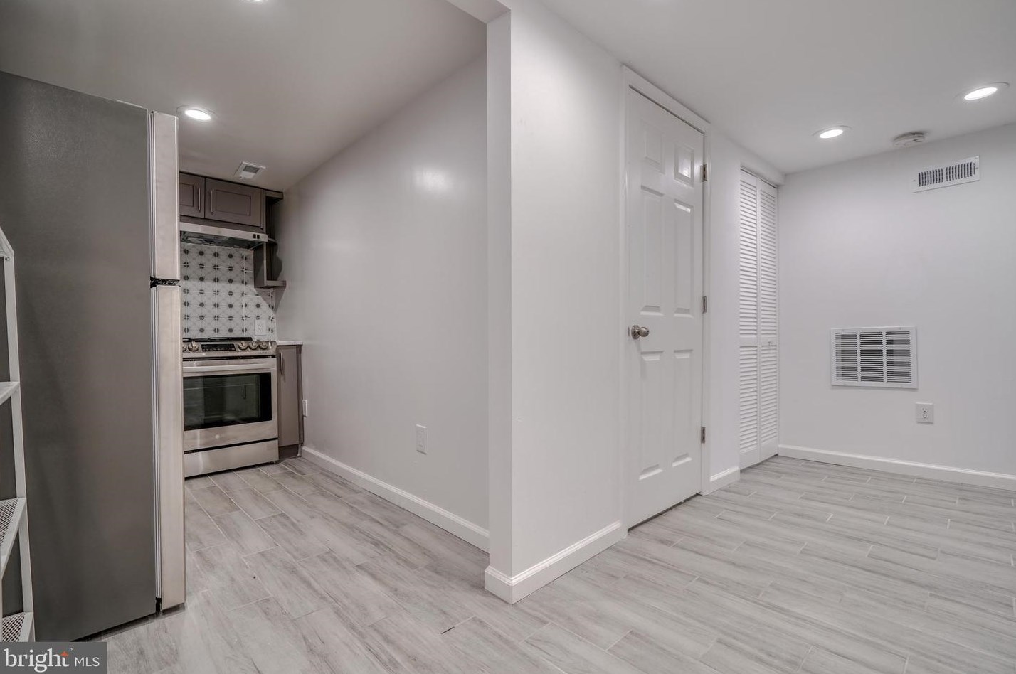 646 Augusta Ave, Baltimore MD  21229-1801 exterior