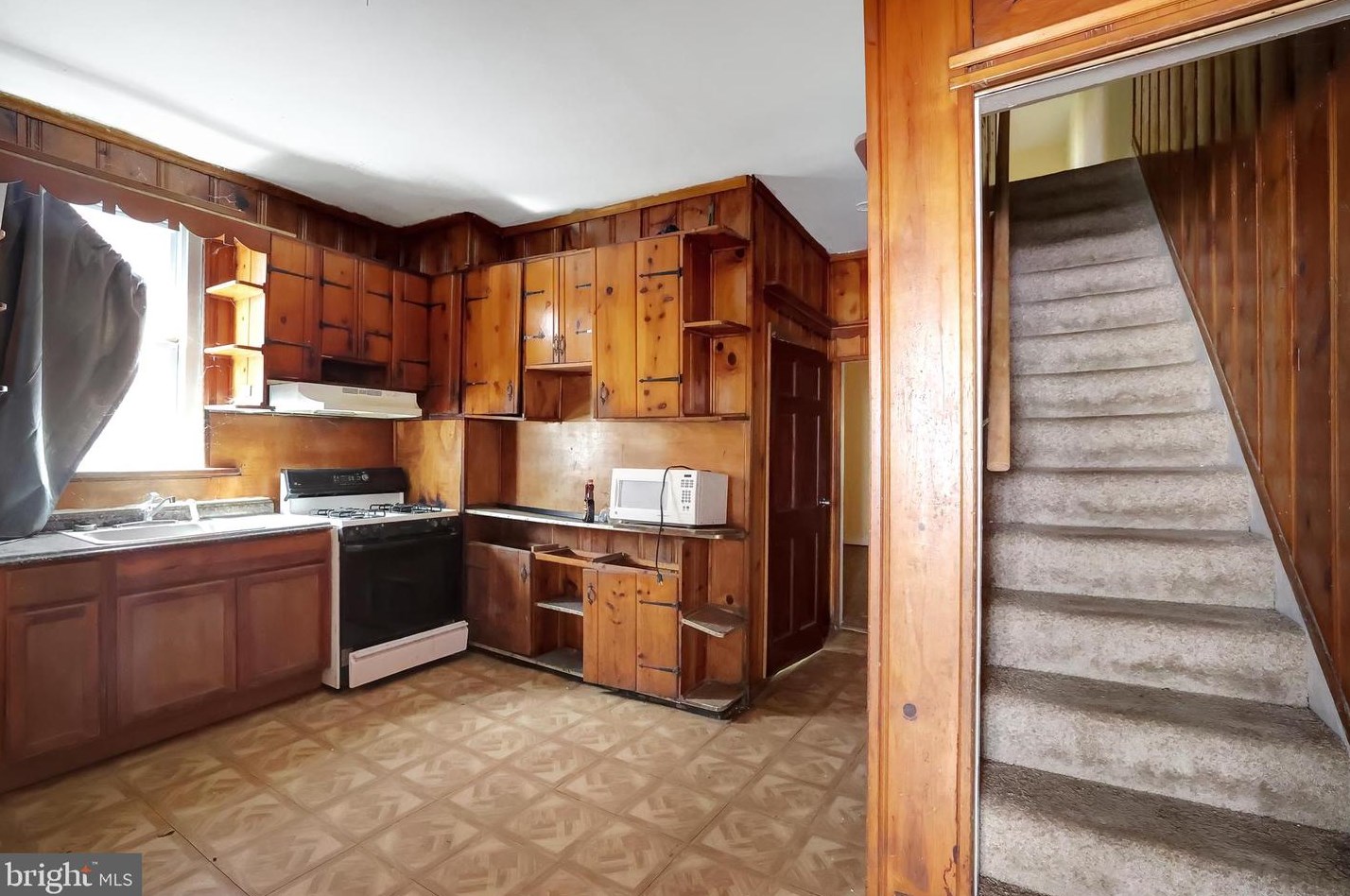 1633 Hilton St, Baltimore MD 21216-3361 exterior