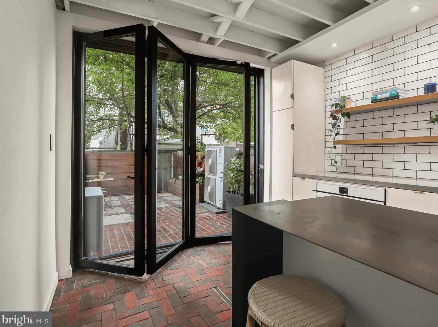 906 Decker Ave, Baltimore MD  21224-4939 exterior