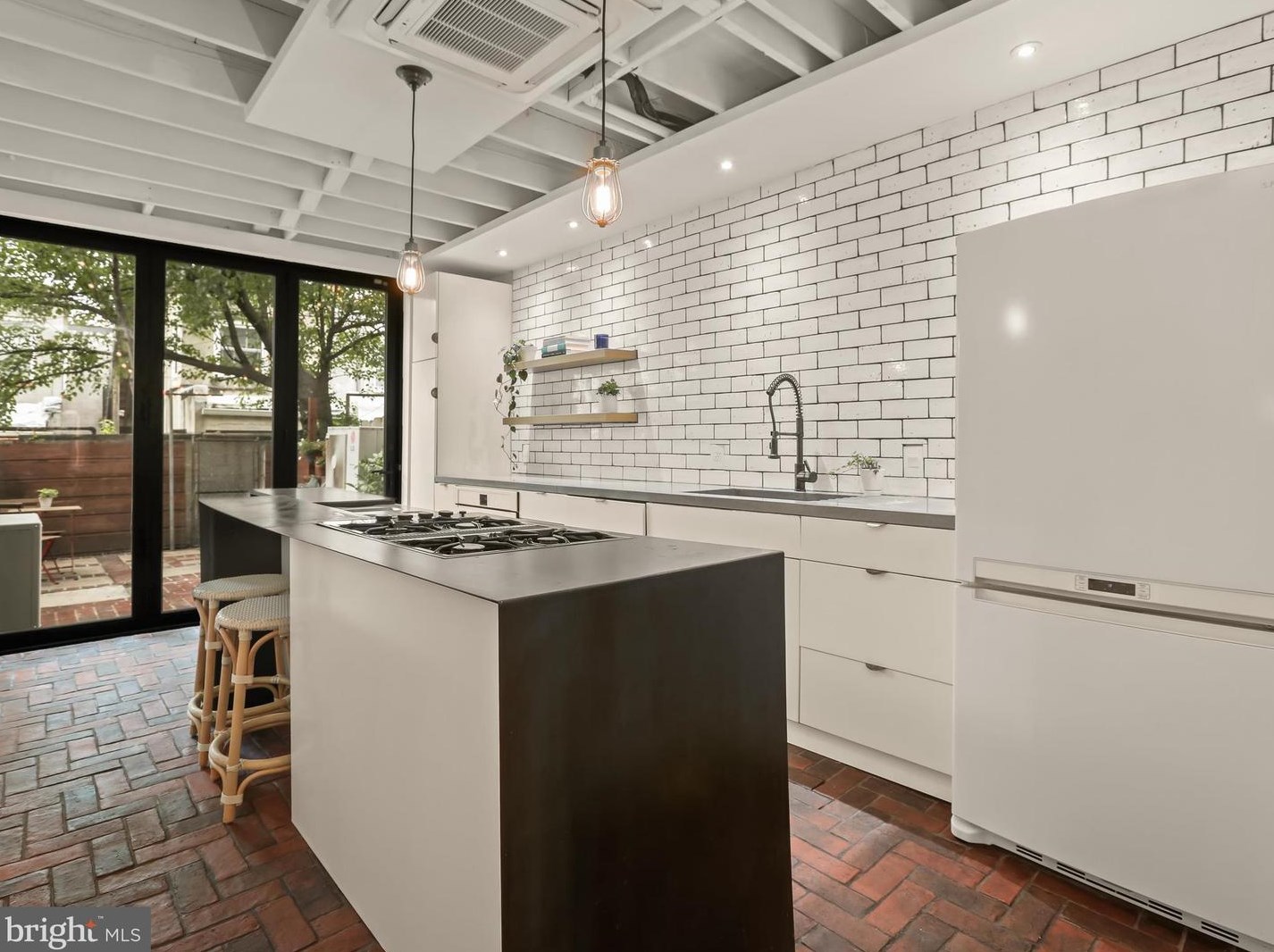 906 Decker Ave, Baltimore MD  21224-4939 exterior