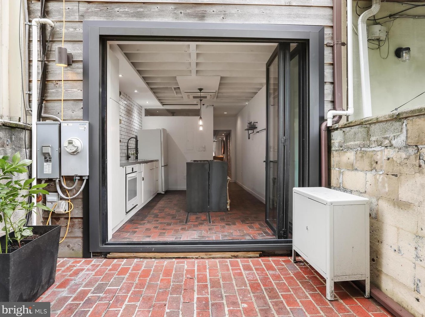 906 Decker Ave, Baltimore MD  21224-4939 exterior